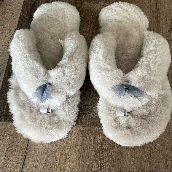 NWOT Sheepskin Silver/ Grey Slipper Size 10 - Picture 3 of 7